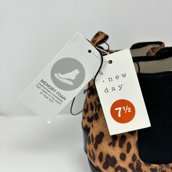 A New Day Chelsea Boot Leopard Print Faux Suede Women 7.5 - Picture 5 of 8
